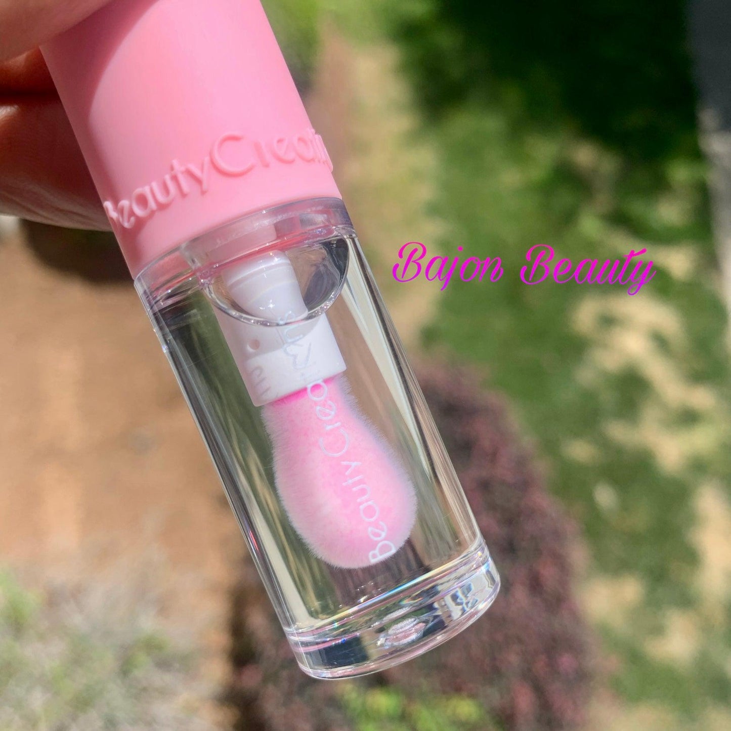 Hydrating lip oil with a lip ph tint.