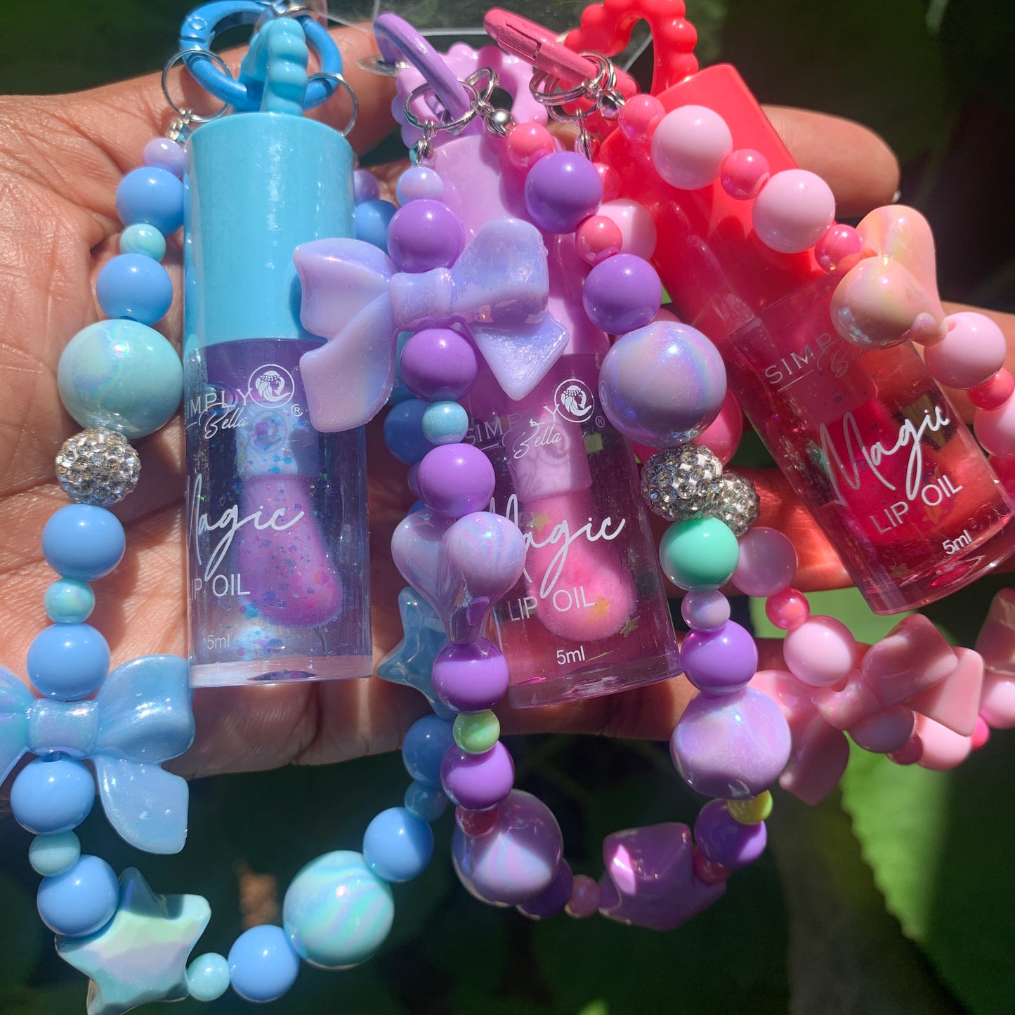 lip oil with sweet scent and glossy tint