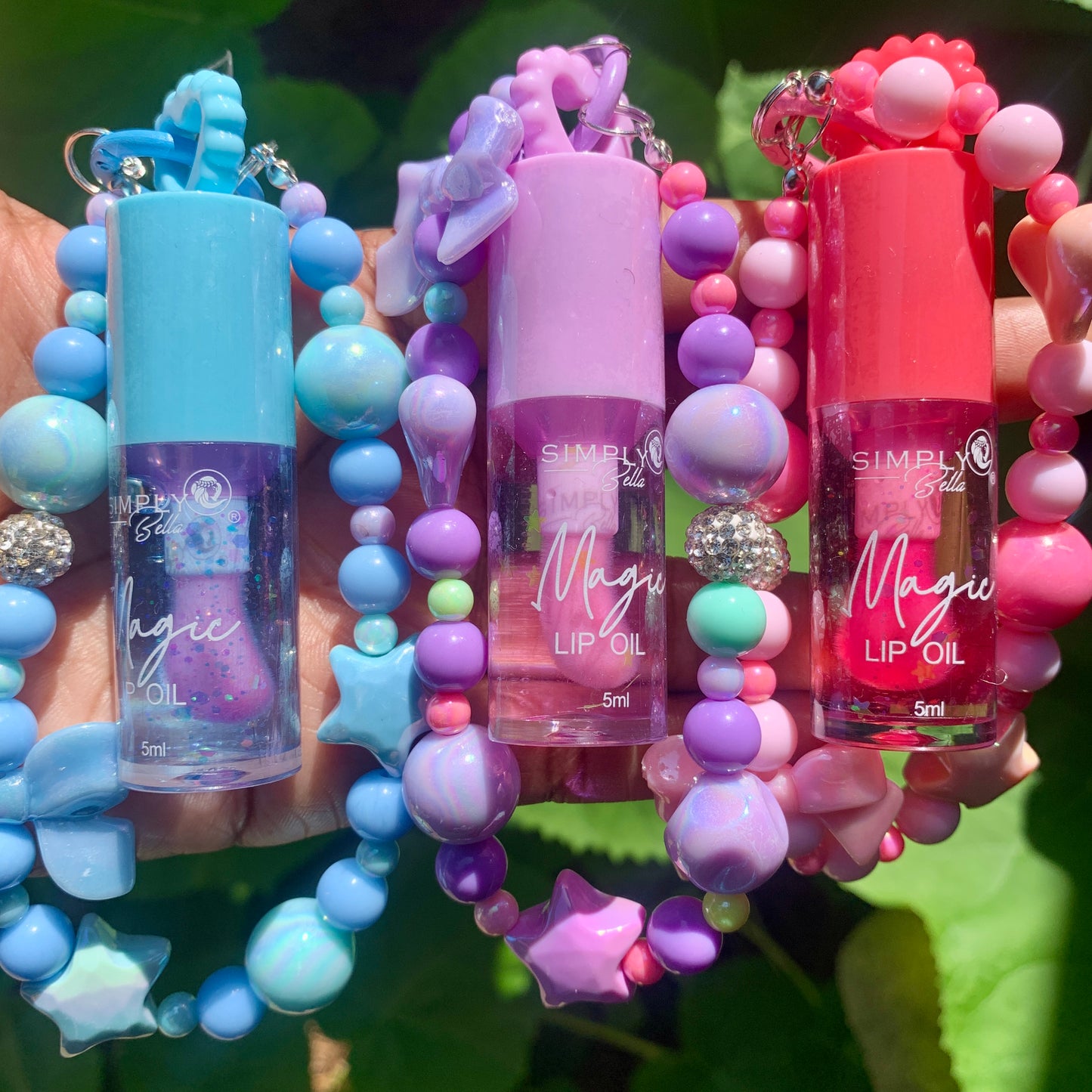 Hydrating lip oil in sleek tube with glossy applicator