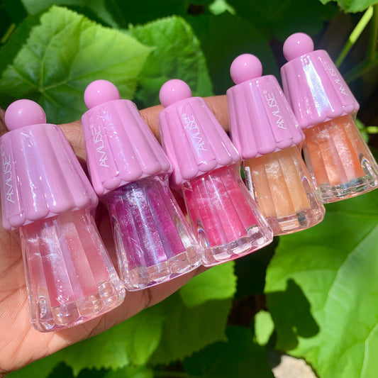 Lightweight shimmer lip oil that nourishes and shines