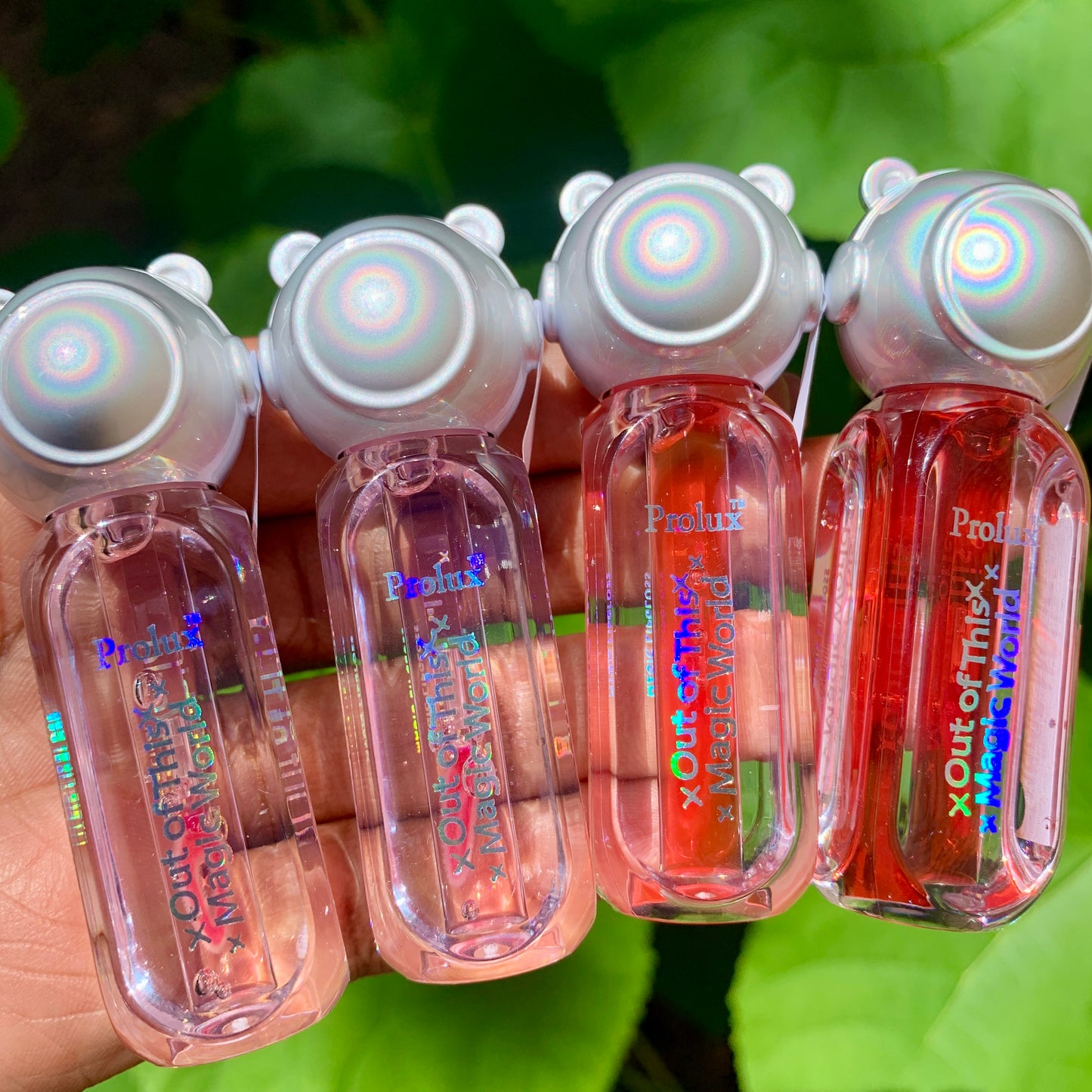 Lightweight tinted gloss for natural makeup look