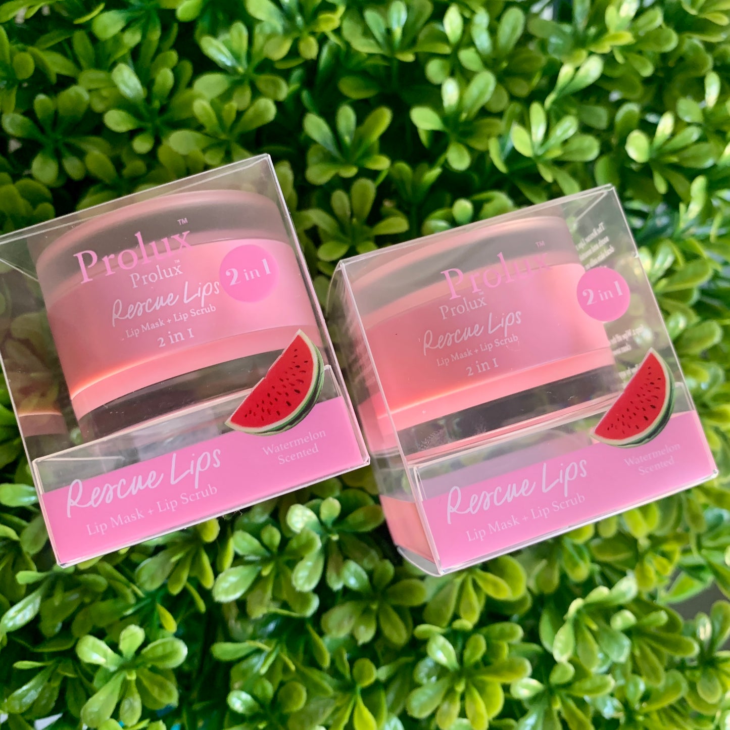 Moisturizing lip scrub and mask