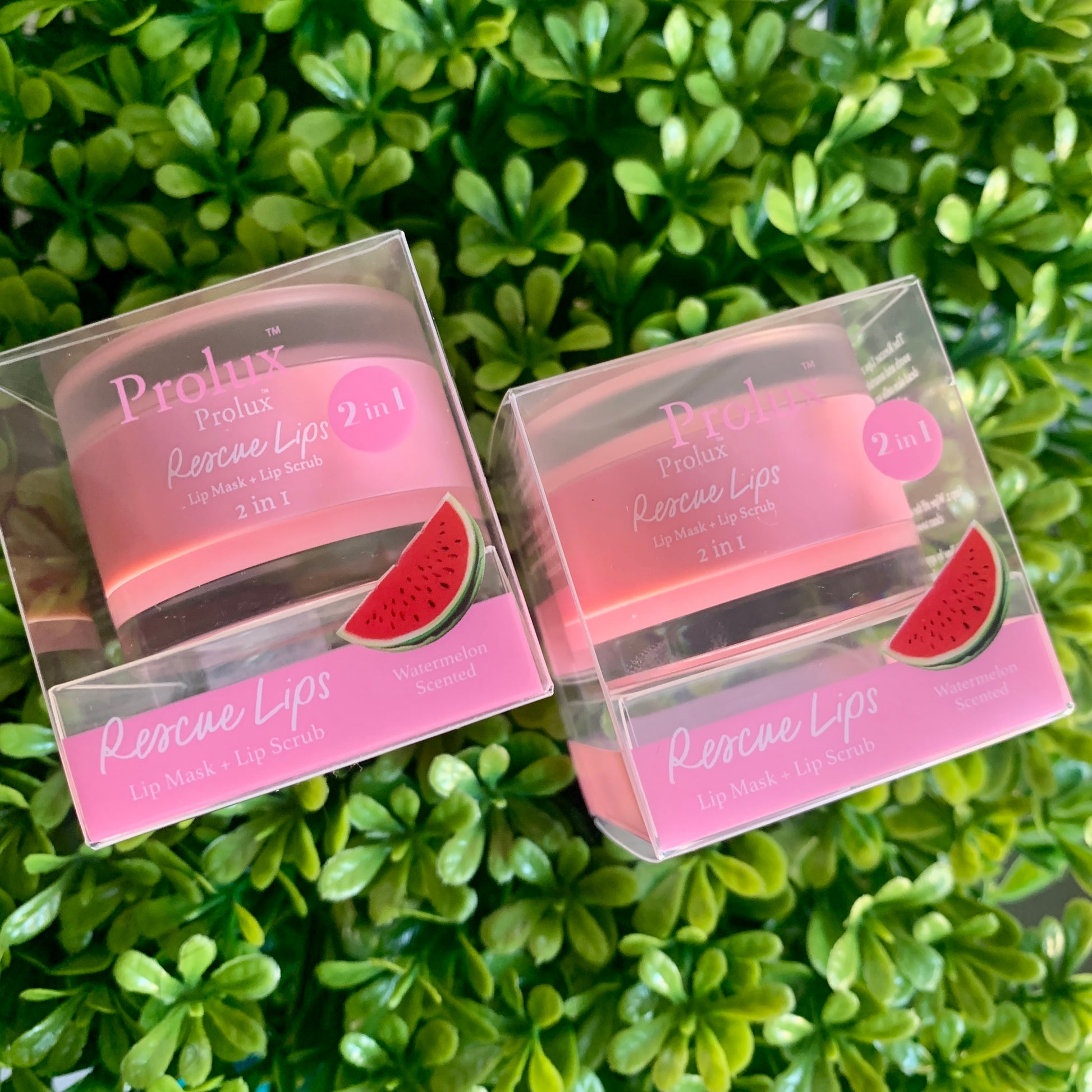 Moisturizing lip scrub and mask