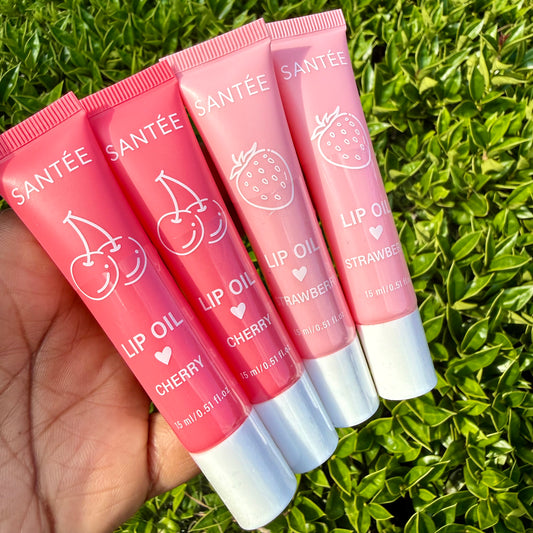 Hydrating lip oil for soft glossy looking lips