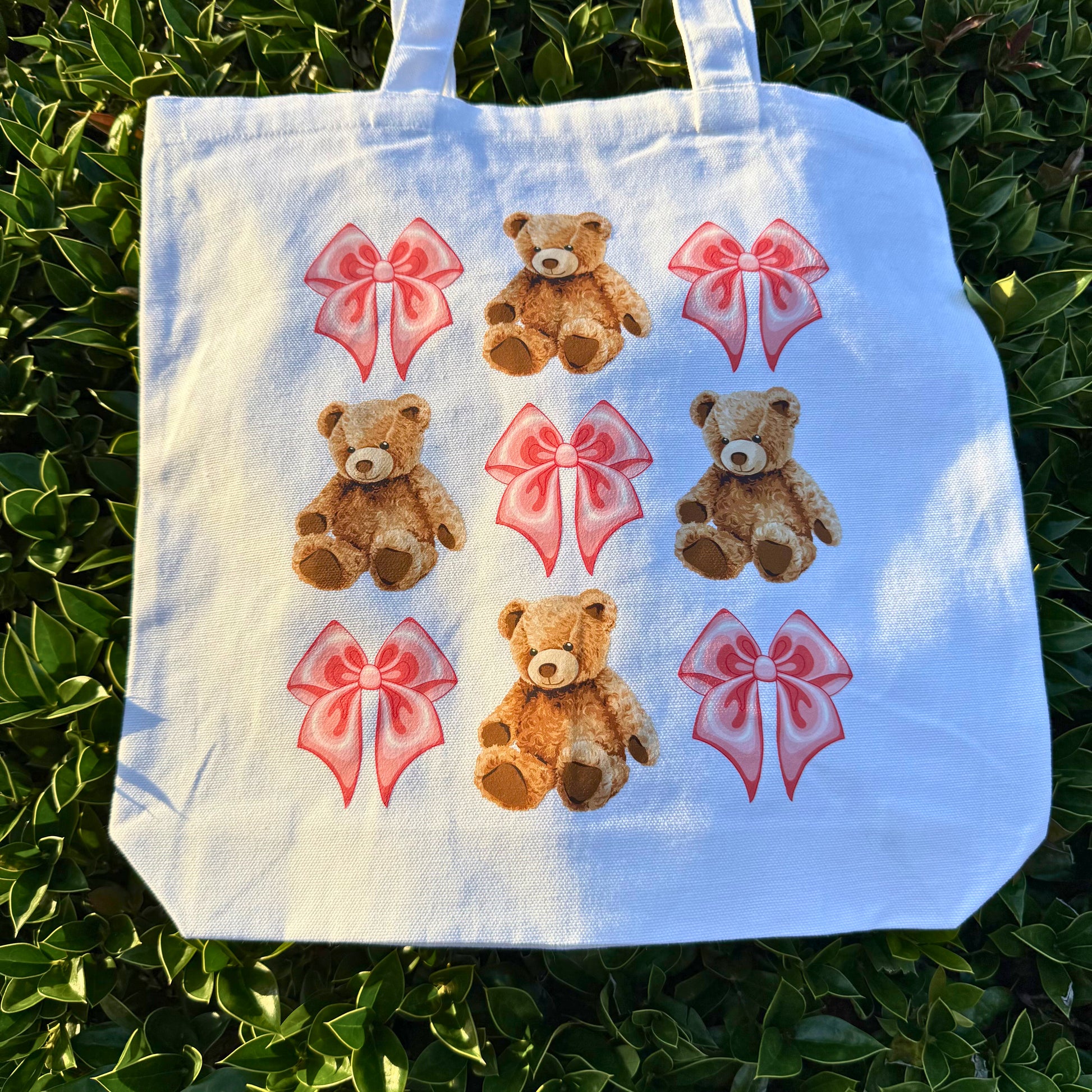 White shoulder bag with teddy bears and pink bows 